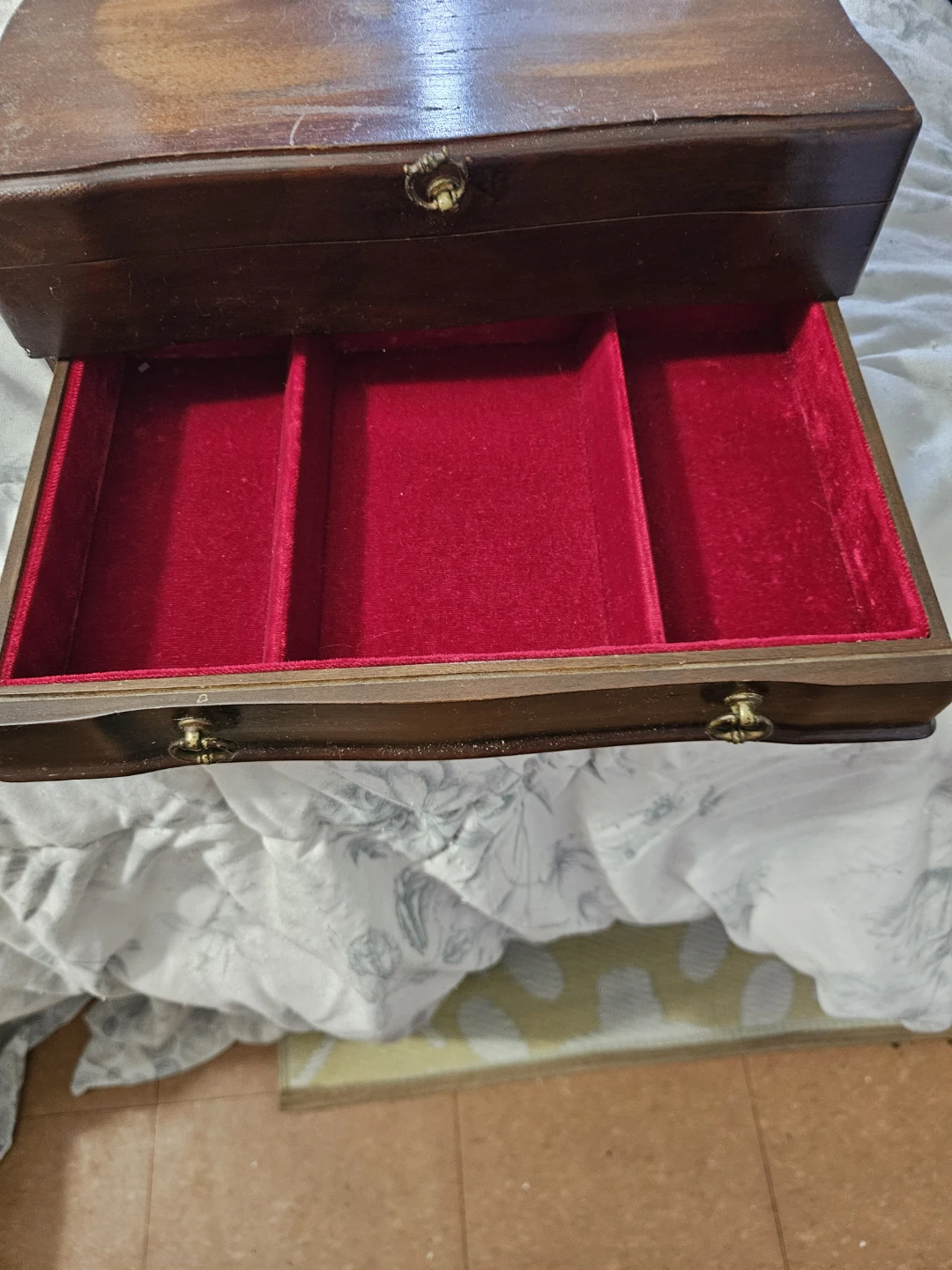 Vintage Wooden Jewelry Box with "Her Highness" Ribbon - photo 3