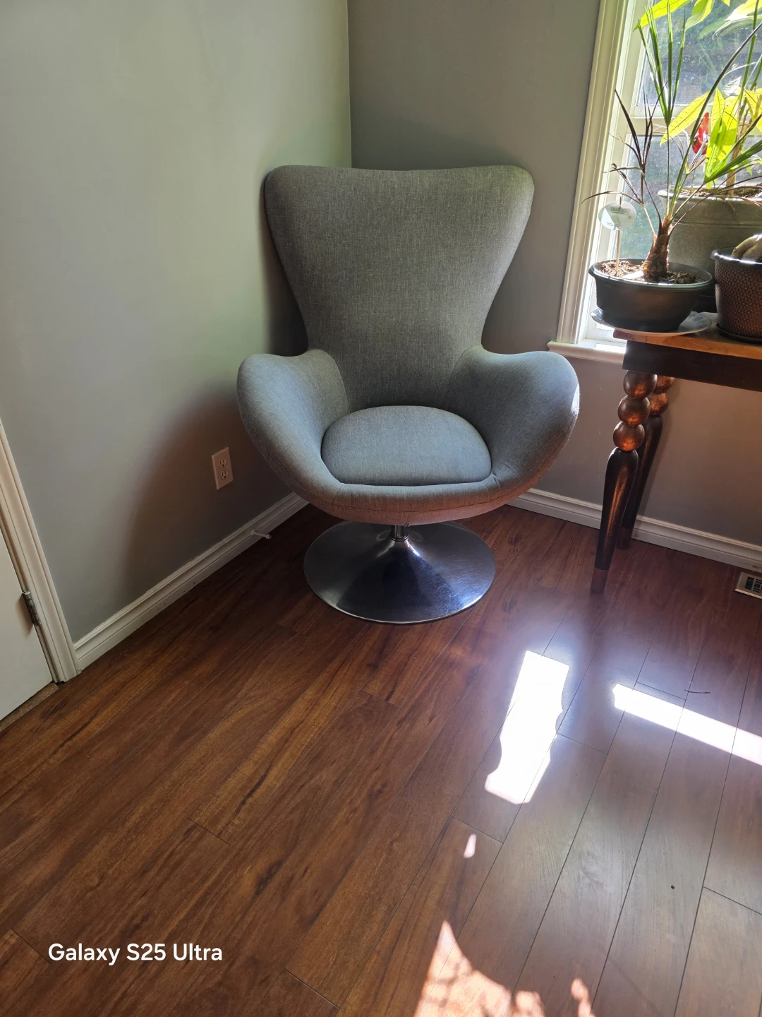 Pair of Mid-Century Modern Style Swivel Chairs - photo 2