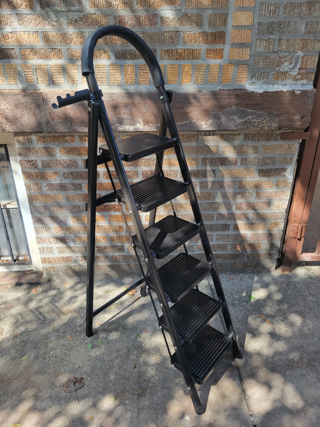 Brand new. 6-Step Folding Ladder, Black