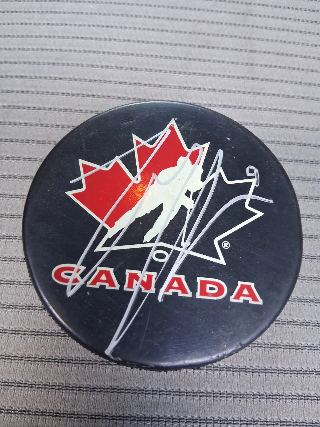 Hockey Canada Official Paul kariya Signed Puck
