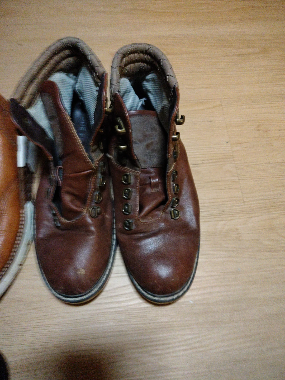 Lot of 4 Pairs of Assorted Men's Shoes - photo 5