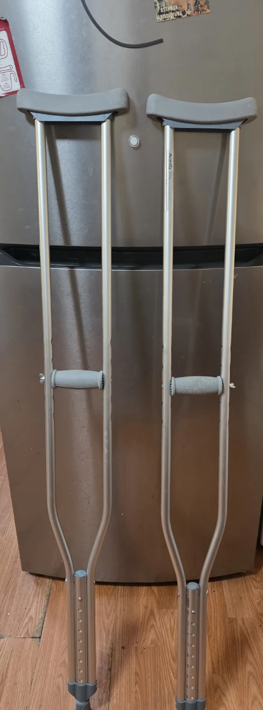 Avantia Underarm Crutches