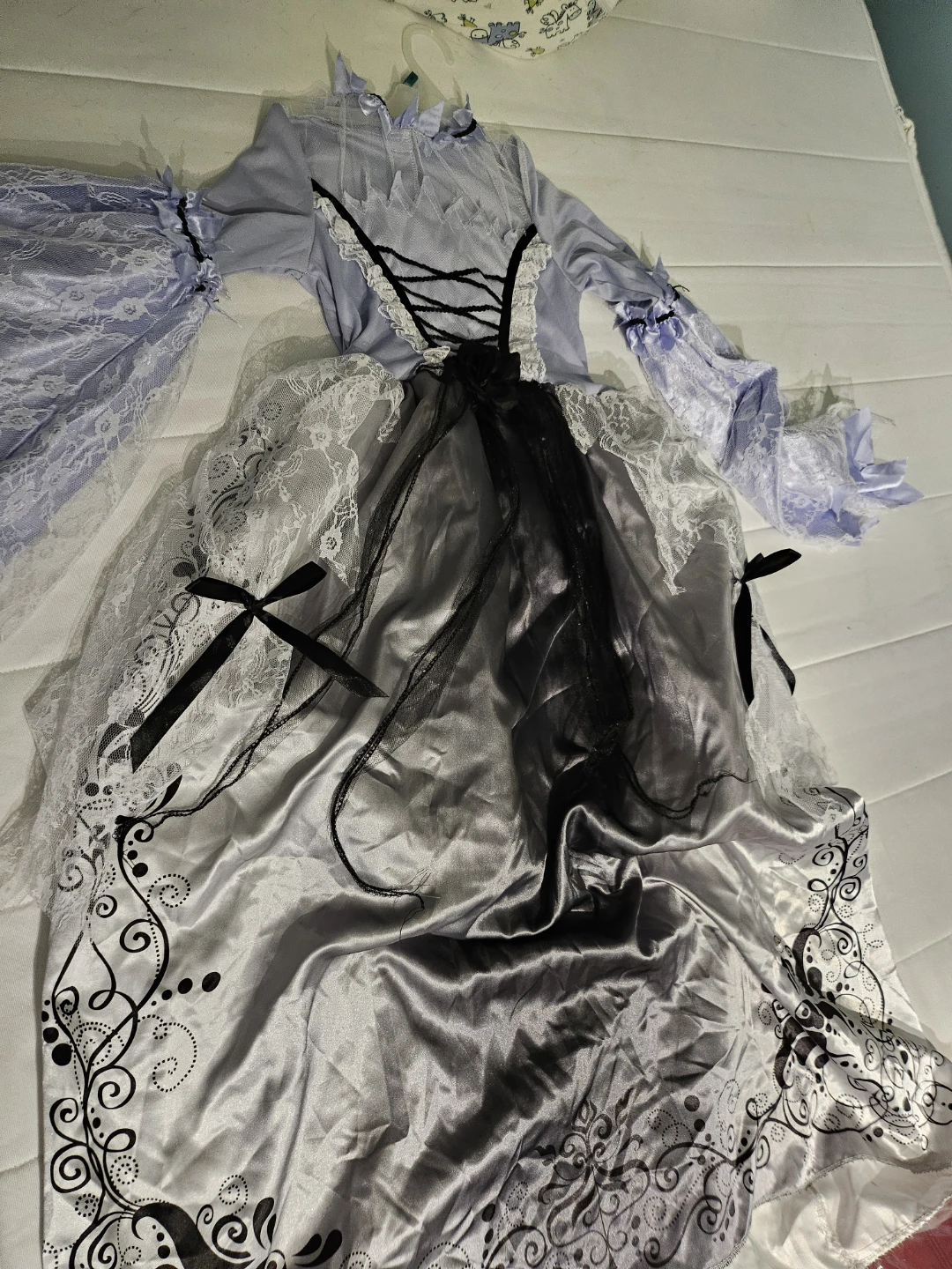 Two Assorted Halloween Costumes - photo 4