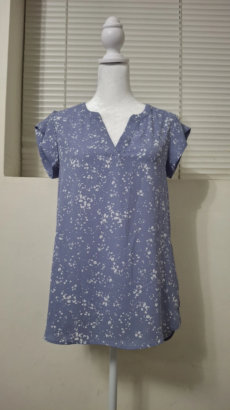 Reitmans R Essentials Floral Notch V-Neck Blouse - photo 2
