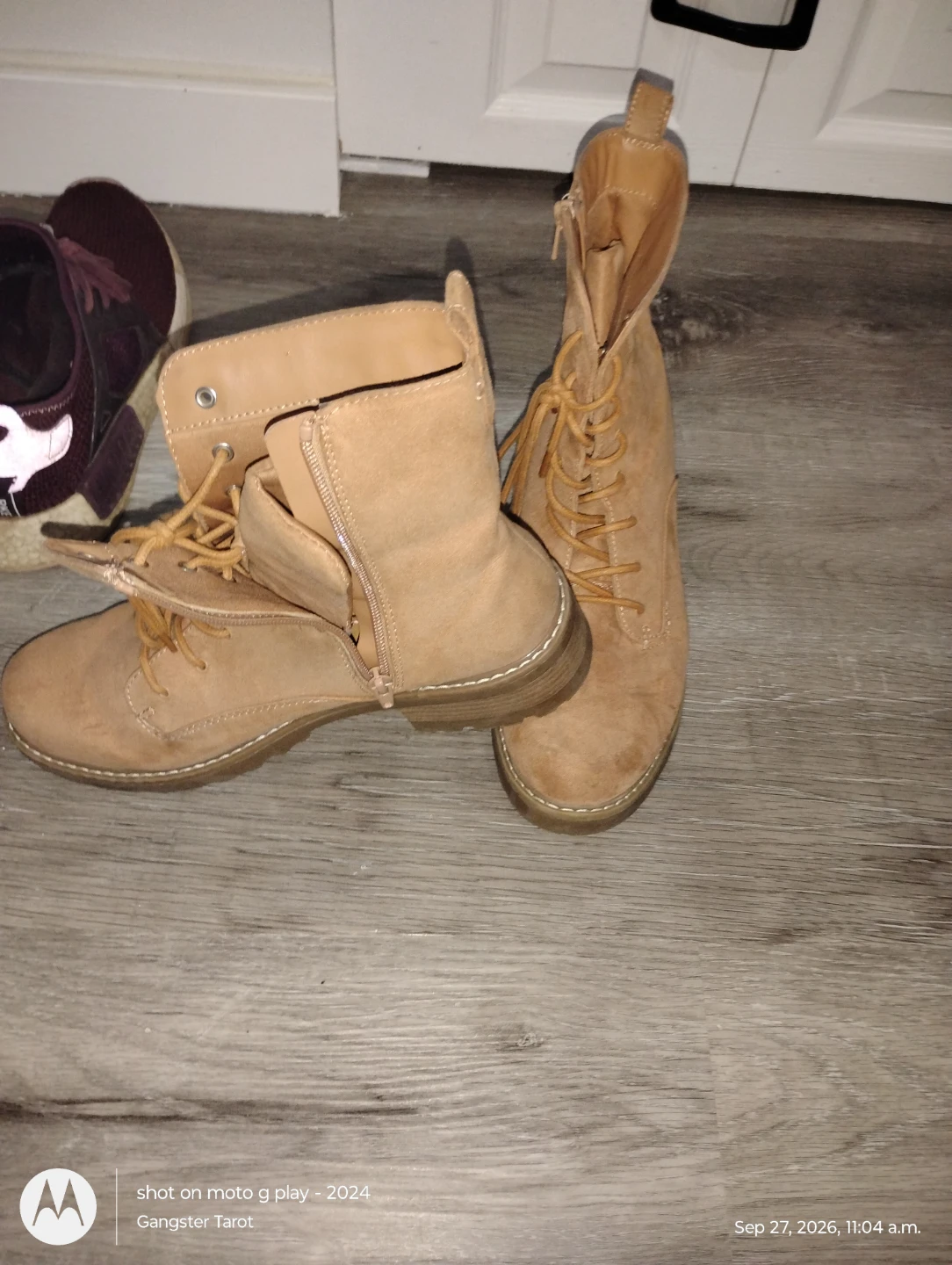 Tan lace-up boots size 11 - photo 3