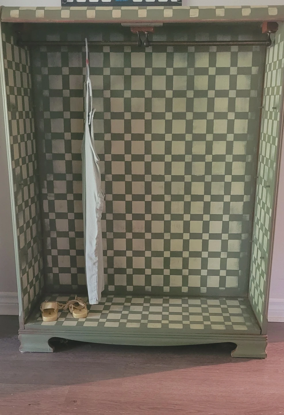 Green and cream checkerboard wardrobe - photo 3