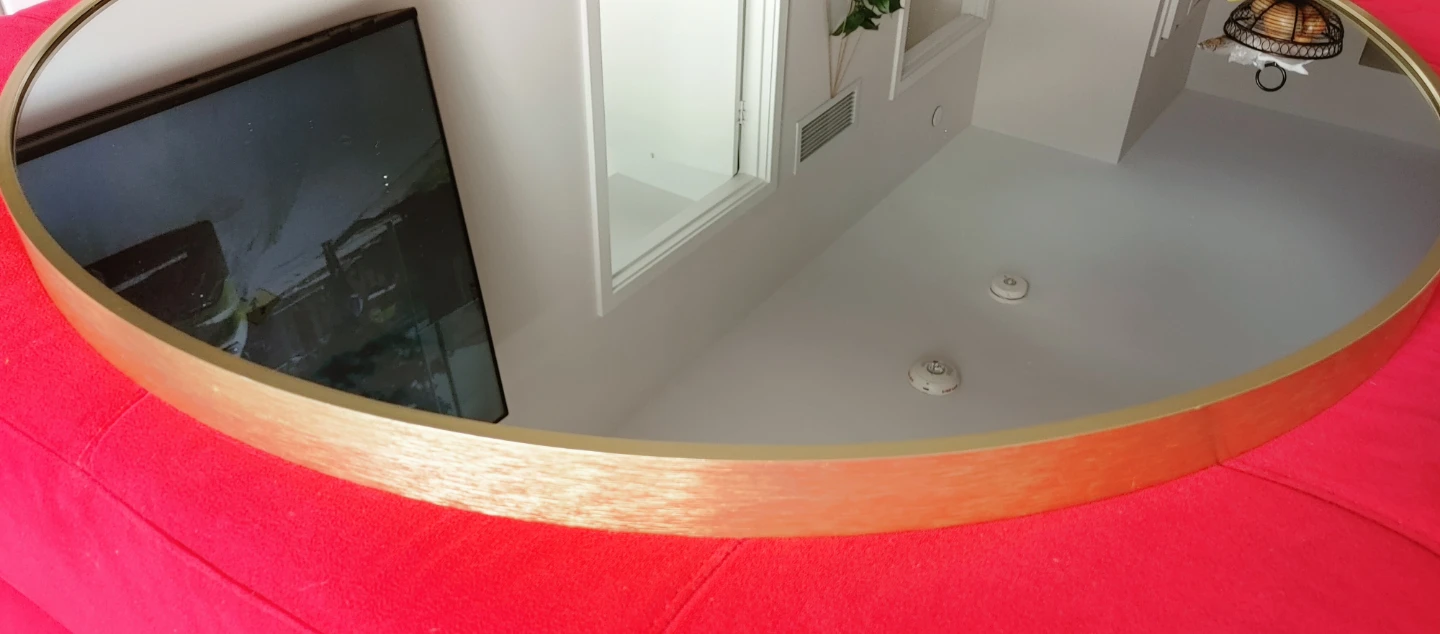 30"×30" Gold Round Wall Mirror - photo 2