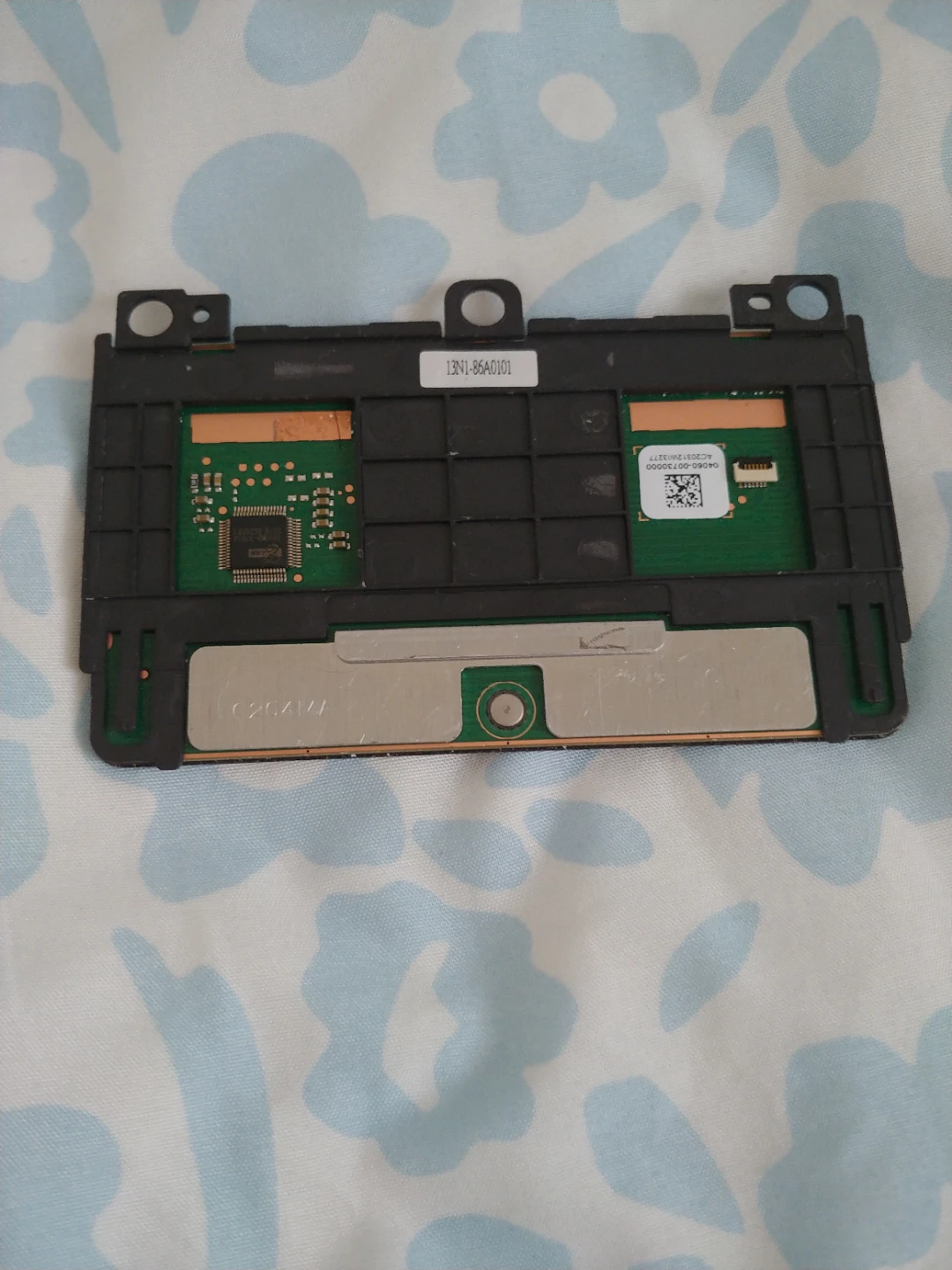 ASUS C403NA trackpad - photo 2