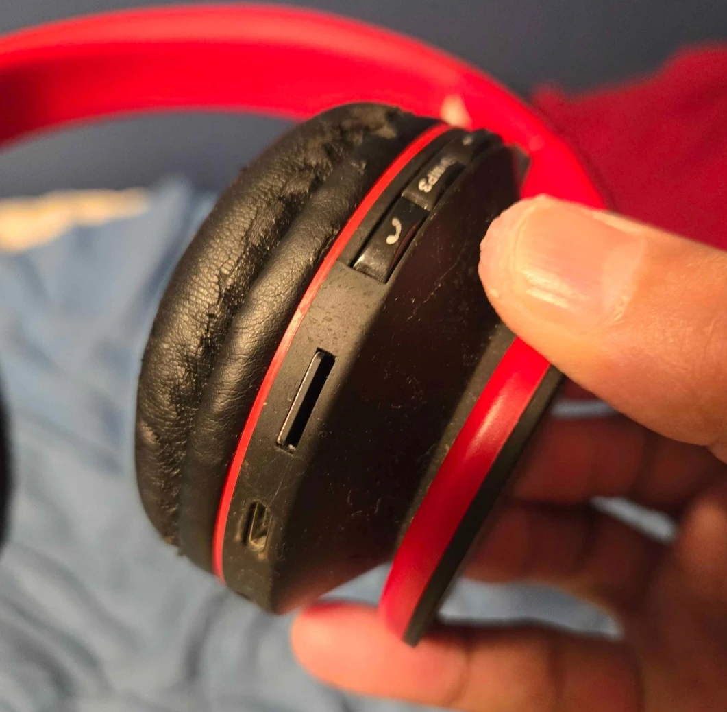 Red Wireless Headphones with 32GB MicroSD Card - photo 2