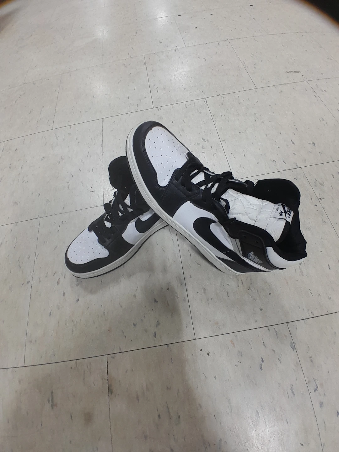 Nike Air Jordan High Top Sneakers Men's Size 11 - photo 3