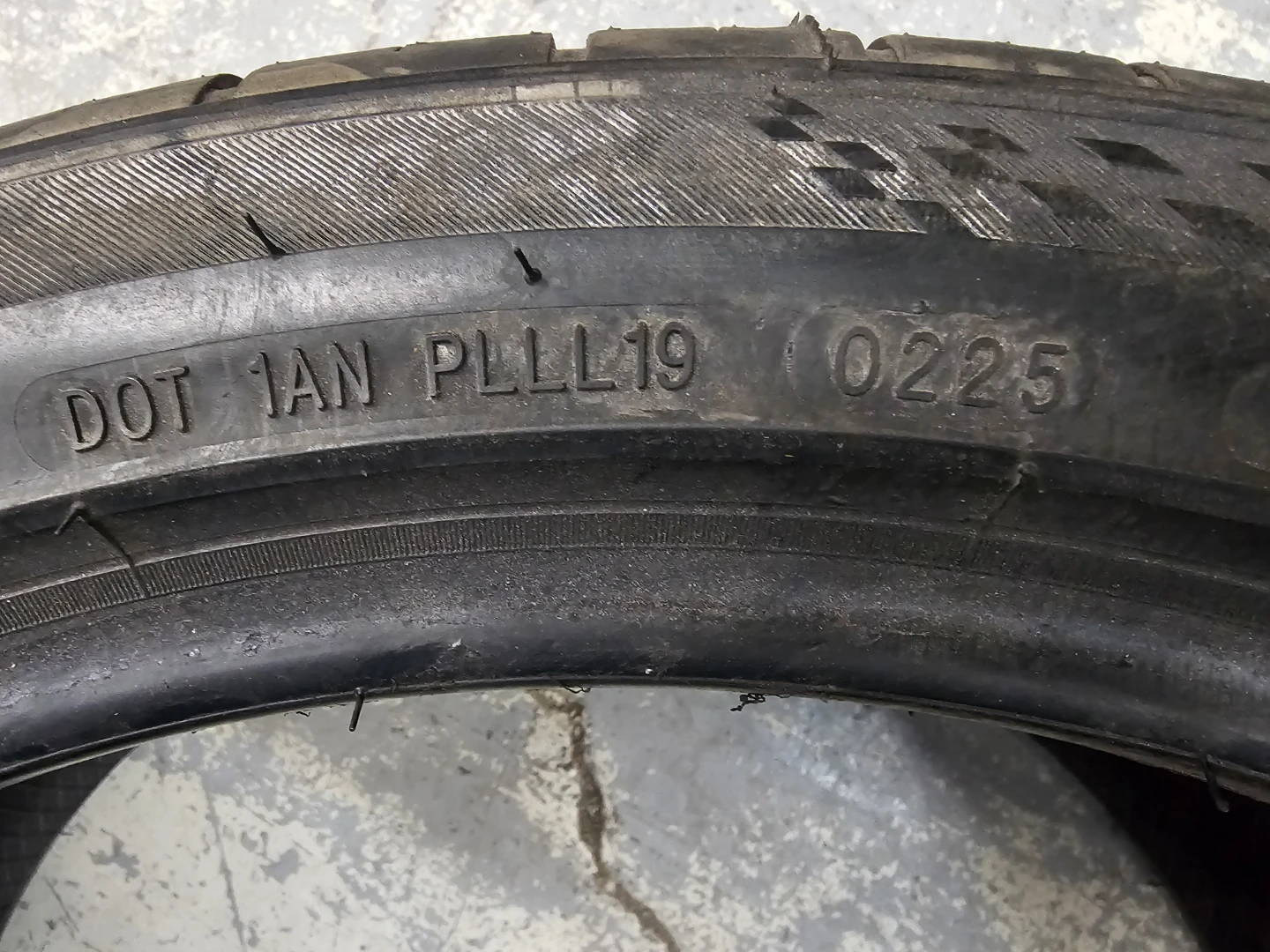 245/40 R19 ALL SEASON TIRE (1 ONLY) - photo 5