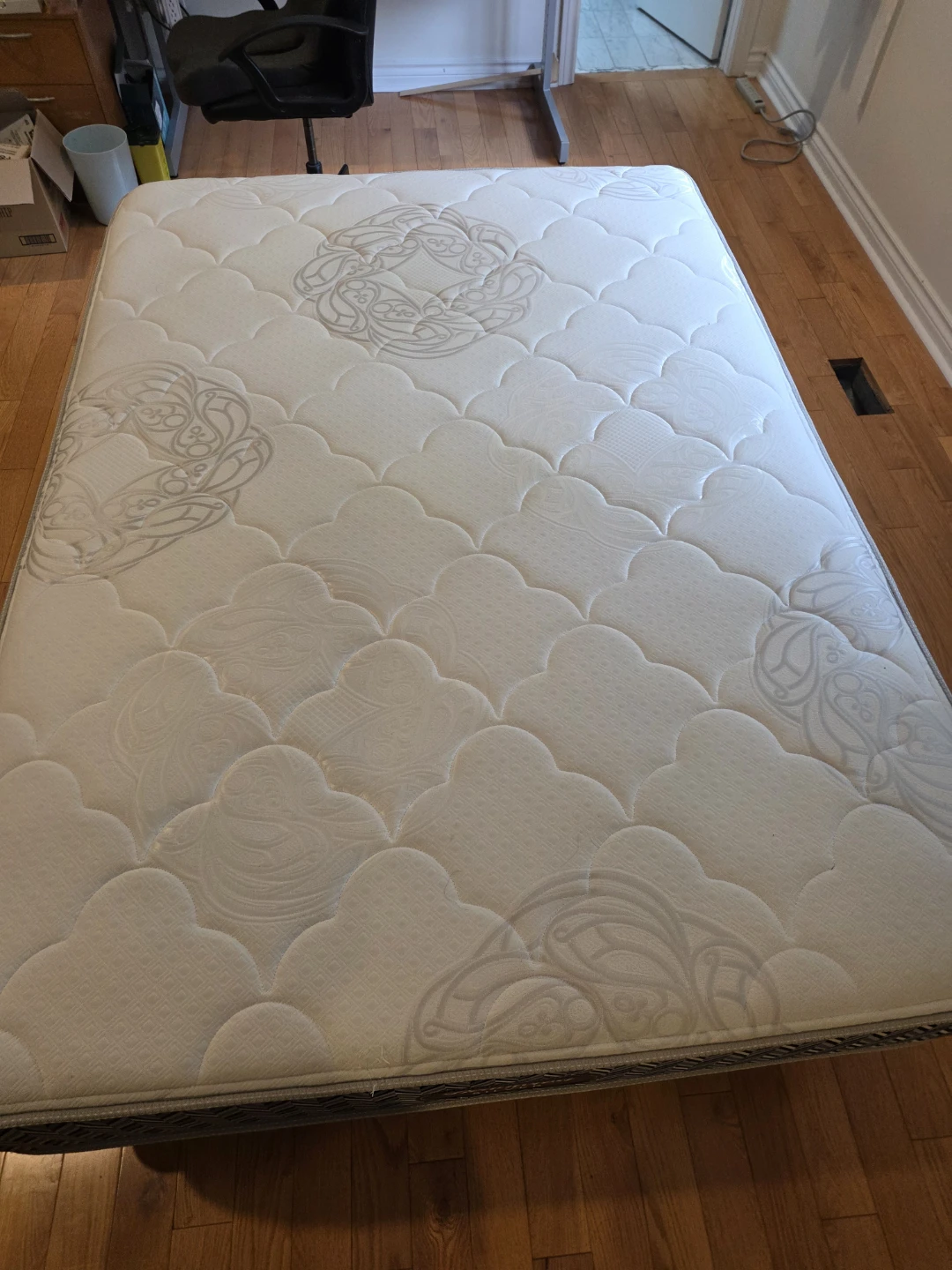 Full size Mattress, boxspring, frame - photo 2