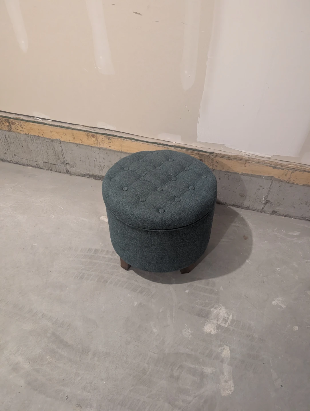 Tufted Round Storage Ottoman
