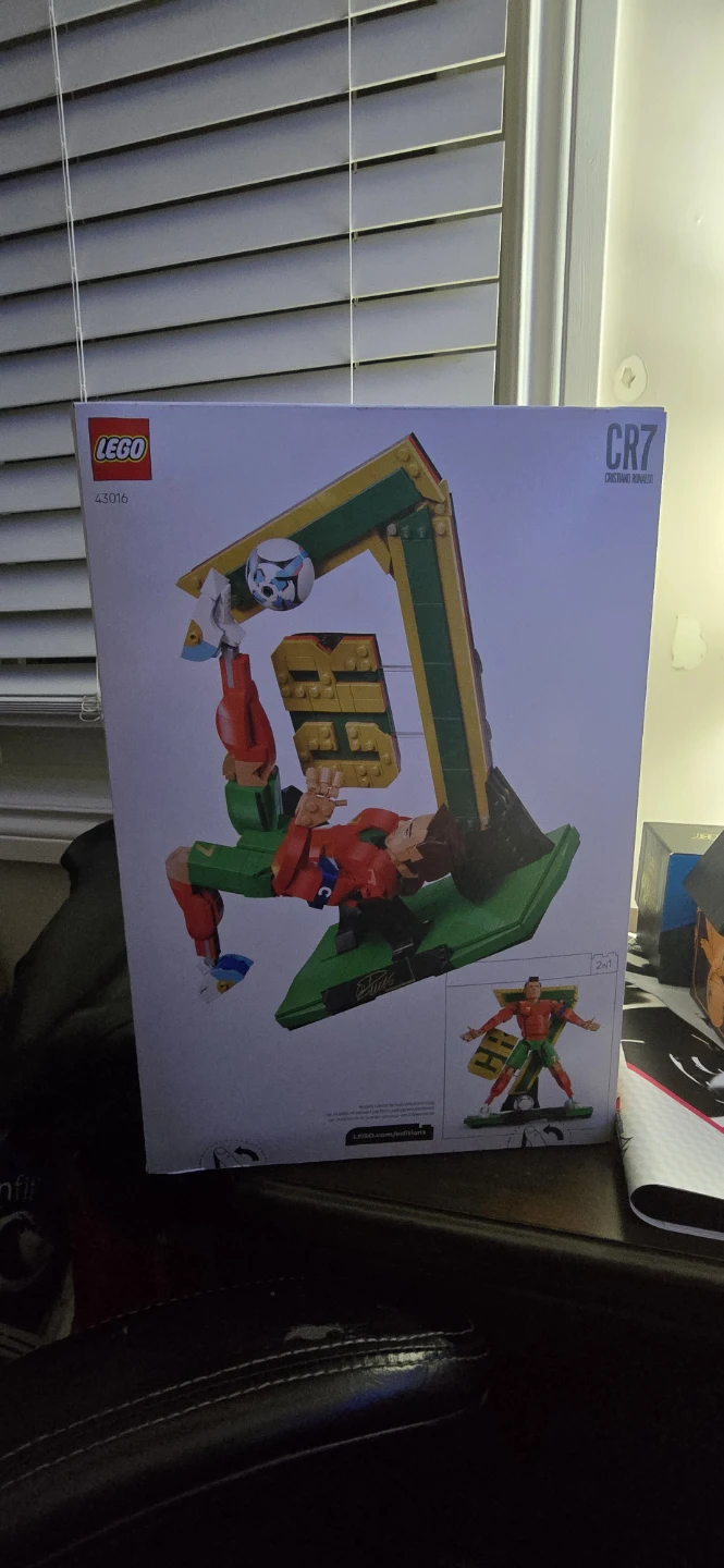 LEGO Cristiano Ronaldo Soccer Legend 43016 - photo 2
