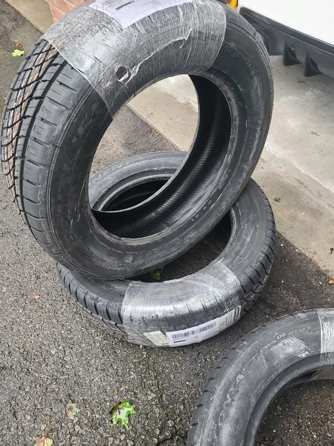 4x 235/60/18 NEW Continental ExtremeContact ALL SEASON/WEATHER - photo 2