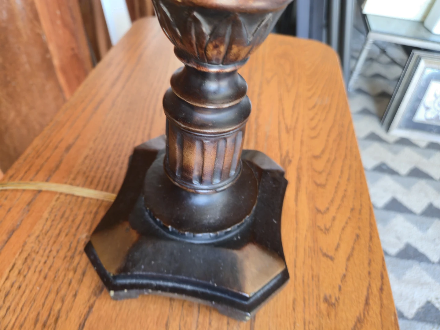 Traditional Table Lamp with Frosted Glass Shade - photo 2