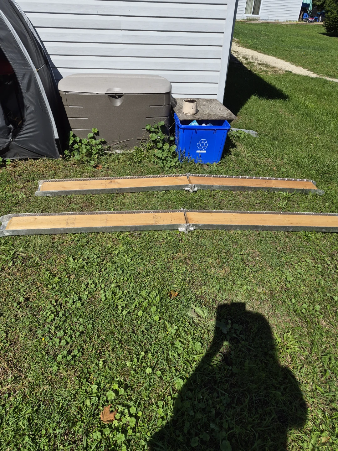 Set of two folding loading ramps