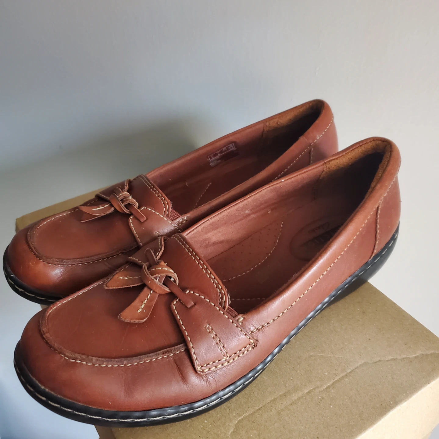 Clarks Collection Women's Leather Shoes, Size 7N (37.5)