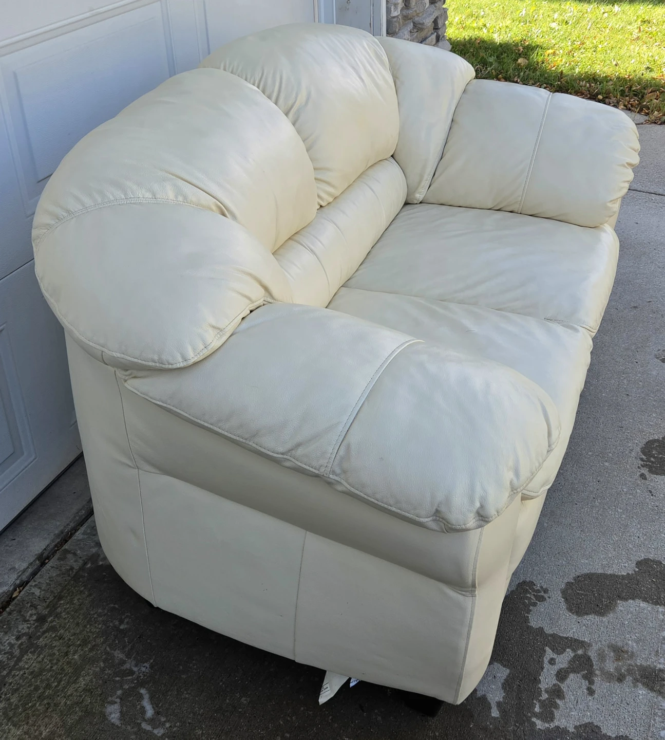 Palliser Furniture Derby Cream Leather Loveseat. Barely Used! - photo 4
