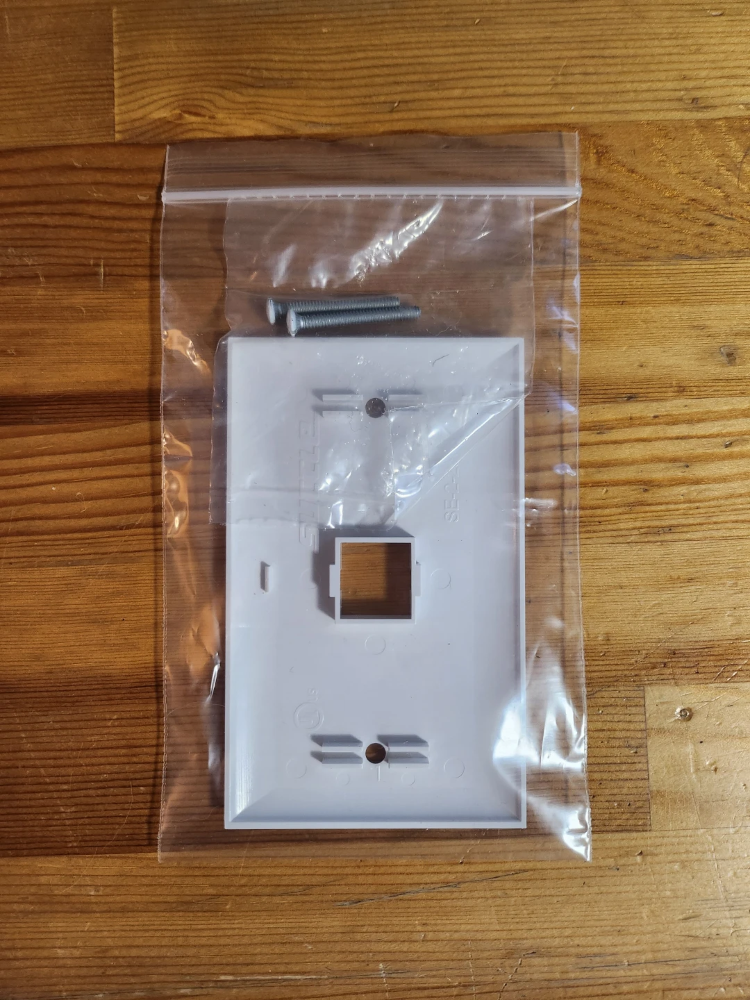Single Network Port Wall Plate with Screws 🏈 - photo 2