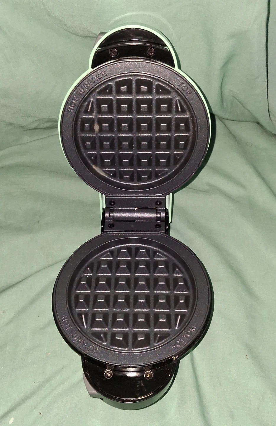 Dash 4" Mini   Waffle/Pancake Maker w Unicorn  & Dinosaur Plates - photo 3