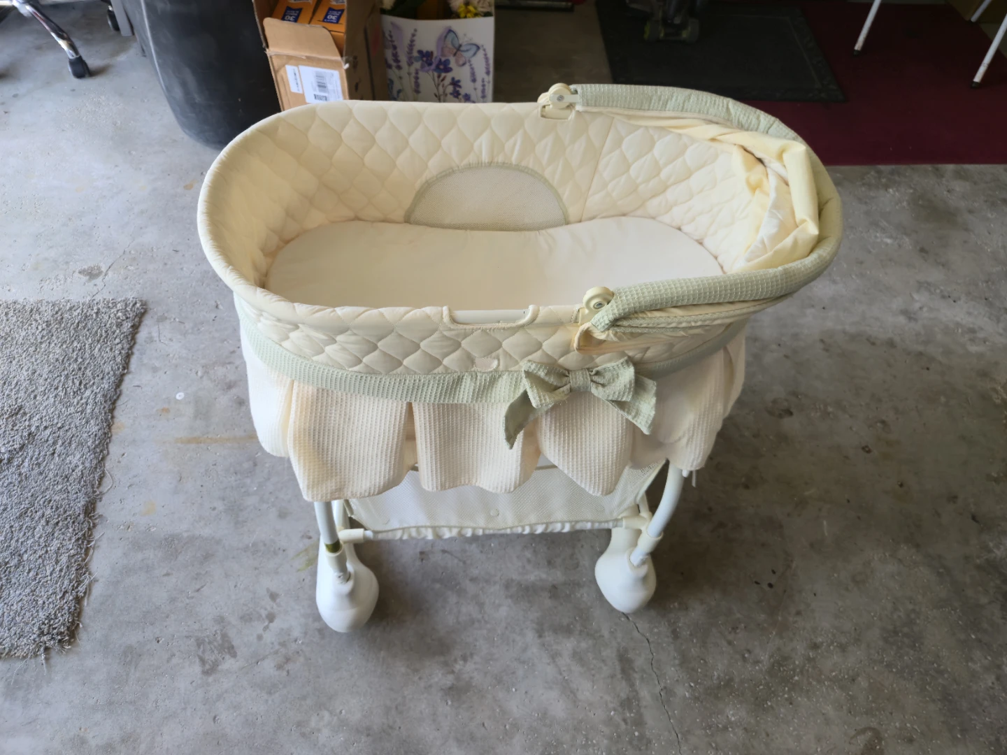Kolcraft Cuddle ’n Care Light Vibes Mobile Rocking Bassinet - photo 2