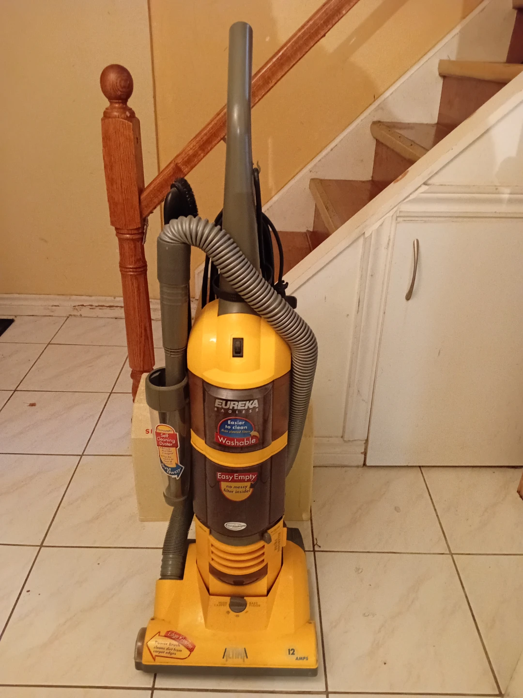Eureka Bagless Upright Vacuum - photo 2
