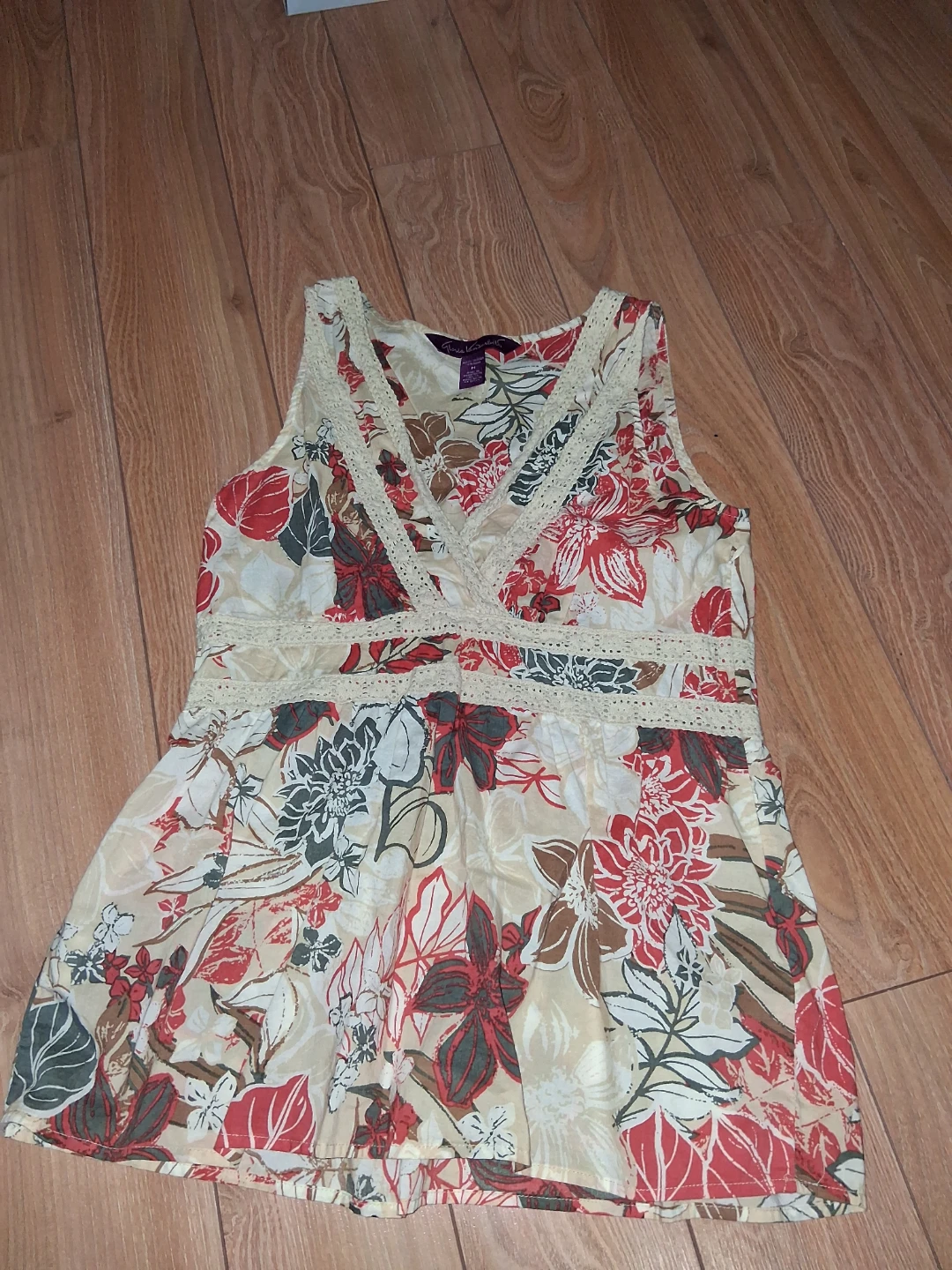 Gloria Vanderbilt floral sleeveless top