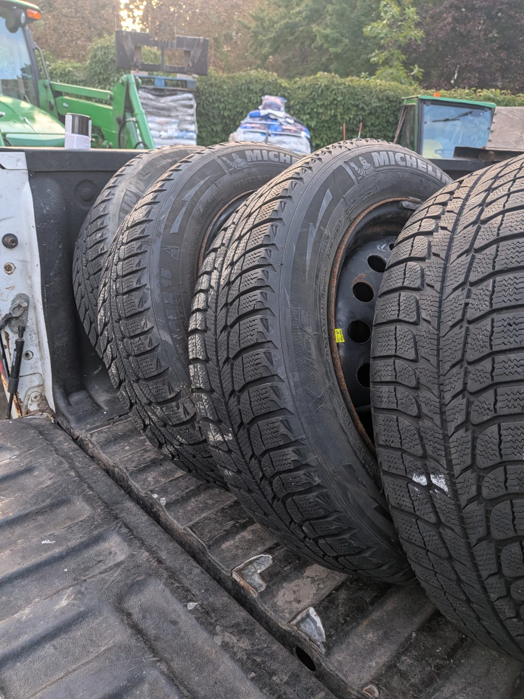Set of 4 Michelin X-Ice Tires on Rims 185/65R15 - photo 4