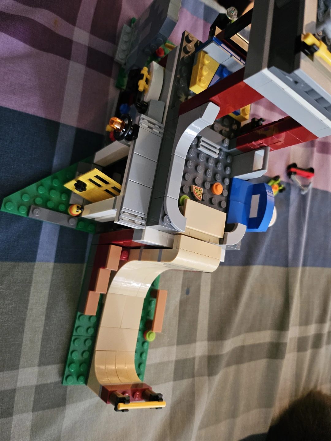 LEGO Skate Park and Apartment Build - photo 3