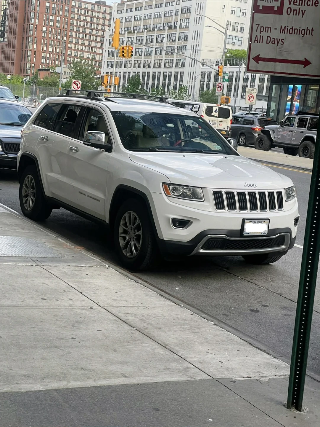 2015 Jeep Grand Cherokee Limited SUV 4x4 Great condition - photo 5
