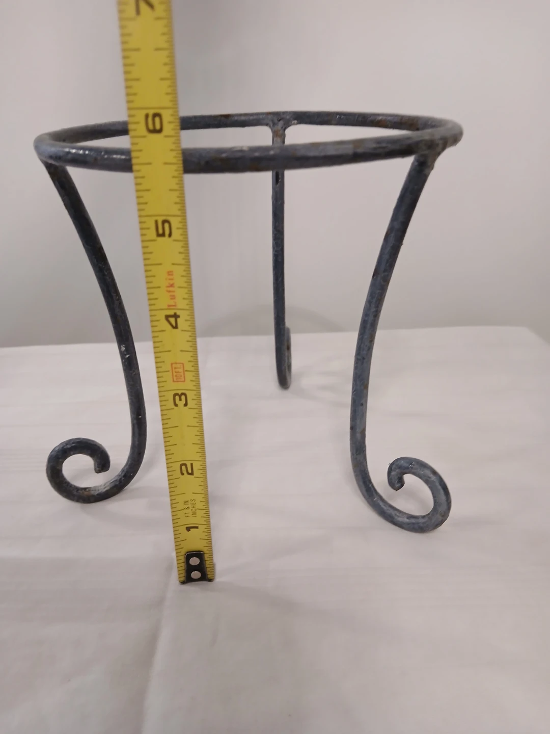 Metal Decorative Pot Stand and Pot. Both $15  firm. - photo 4