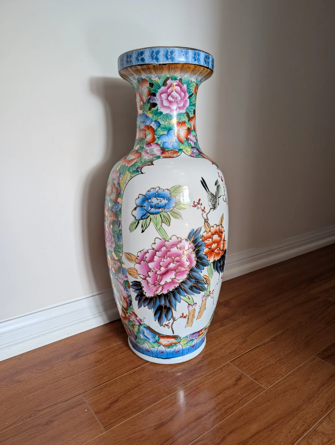 ANTIQUE PORCELAIN LARGE CERAMIC VASE
