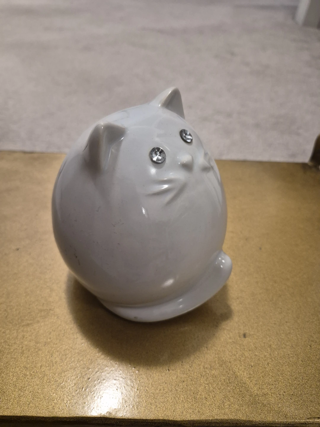 White Ceramic Cat Figurine - photo 3