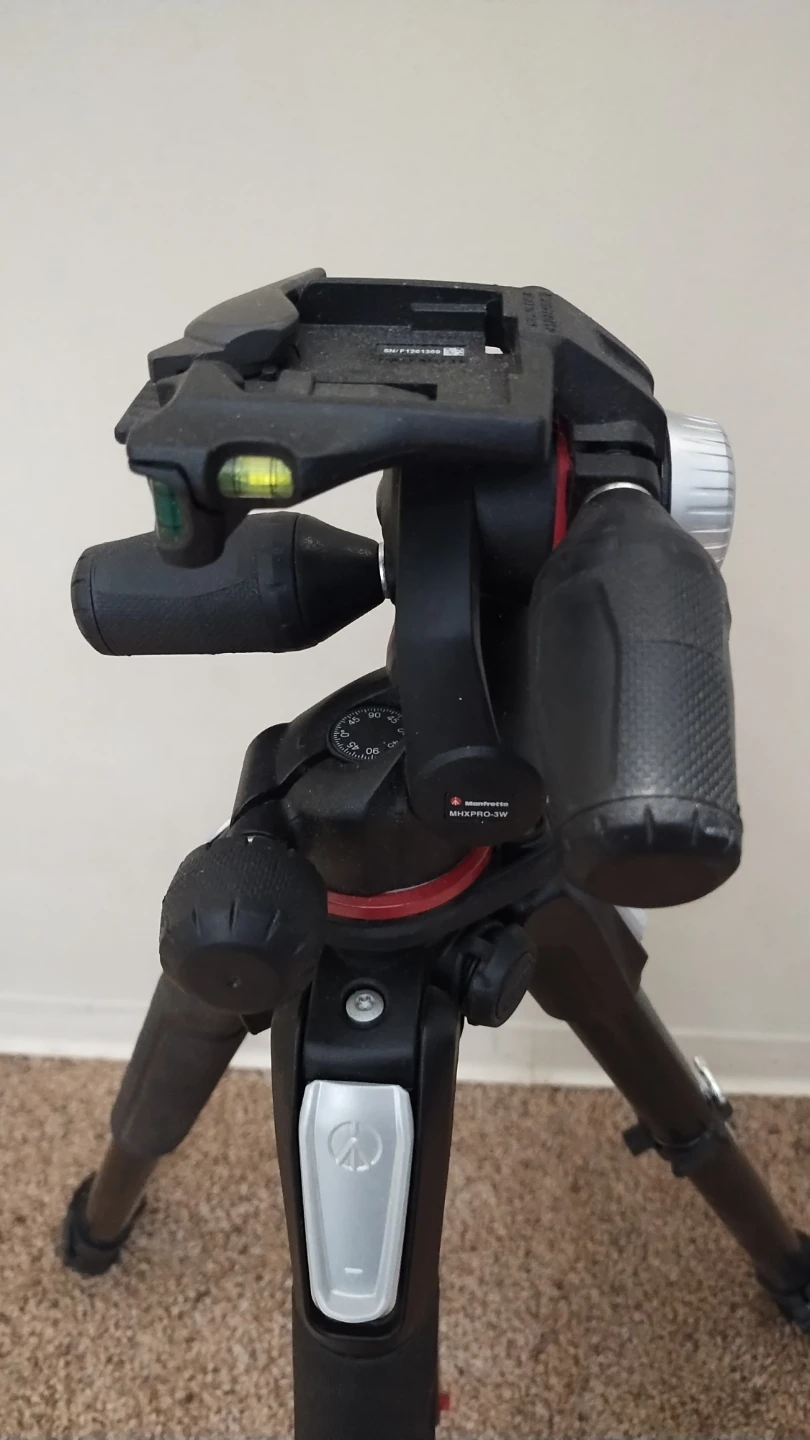Manfrotto Tripod with MHXPRO-3W Head - photo 2