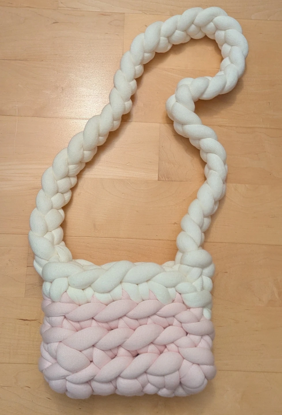Braided chunky yarn handbag