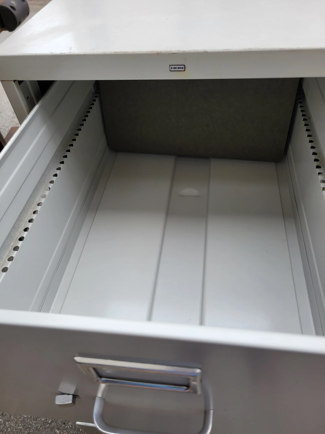 4-Drawer Metal Filing Cabinet For Sale. - photo 5