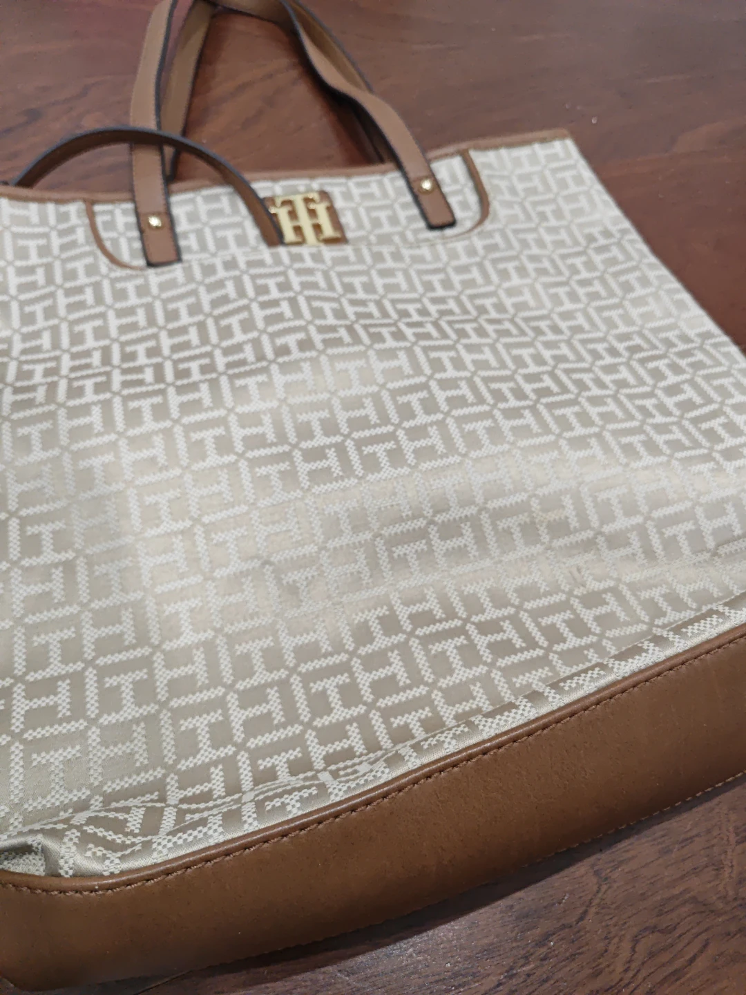 Tommy Hilfiger Tote Bag with Matching Wristlet - photo 4