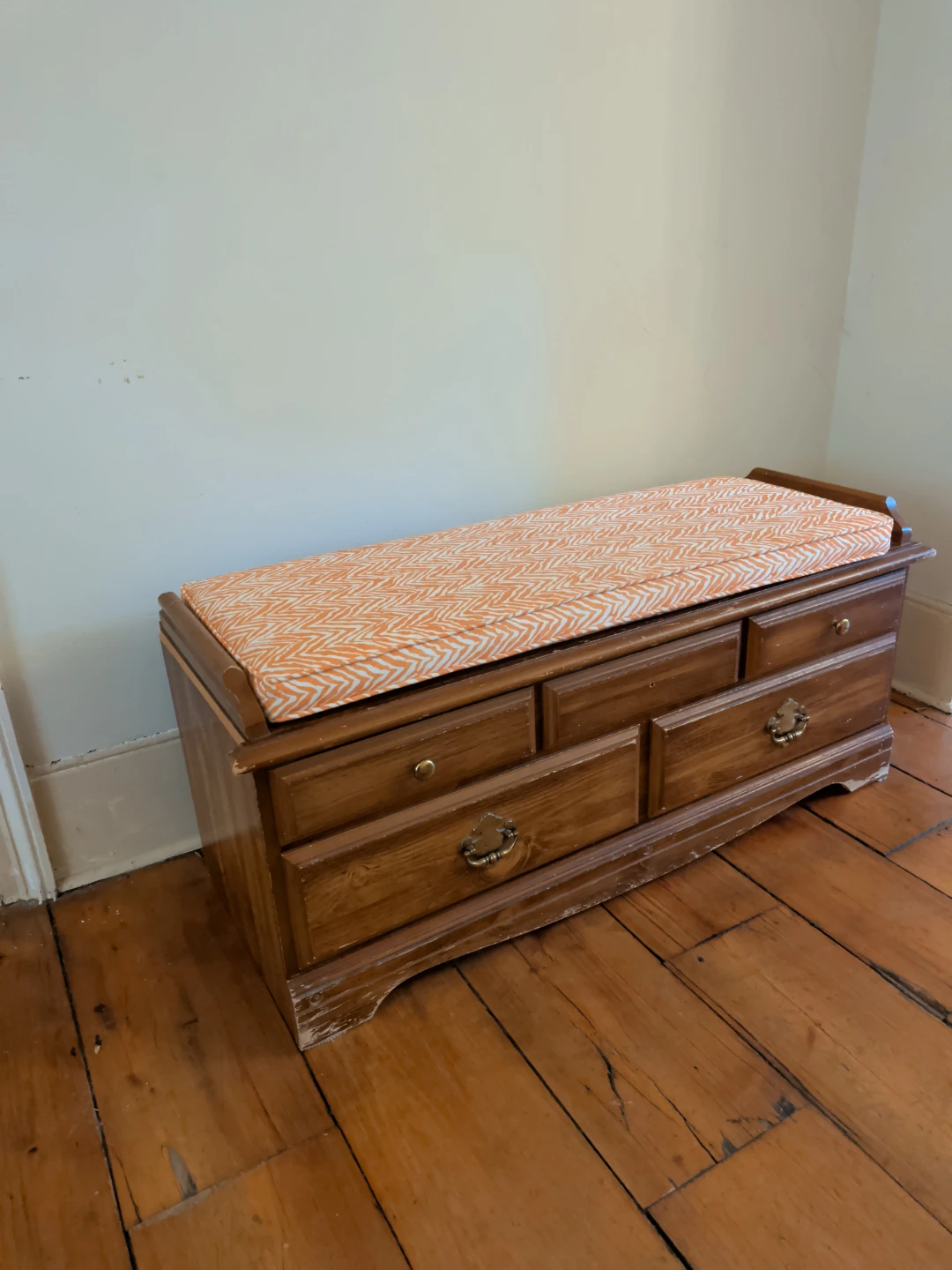Vintage Cedar-Lined Storage Bench / Hope Chest