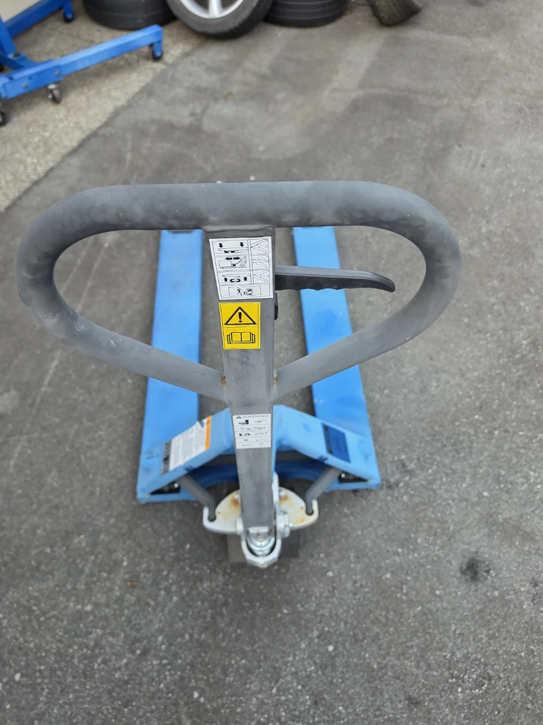 Uline H-7504 Industrial Pallet Truck - photo 3