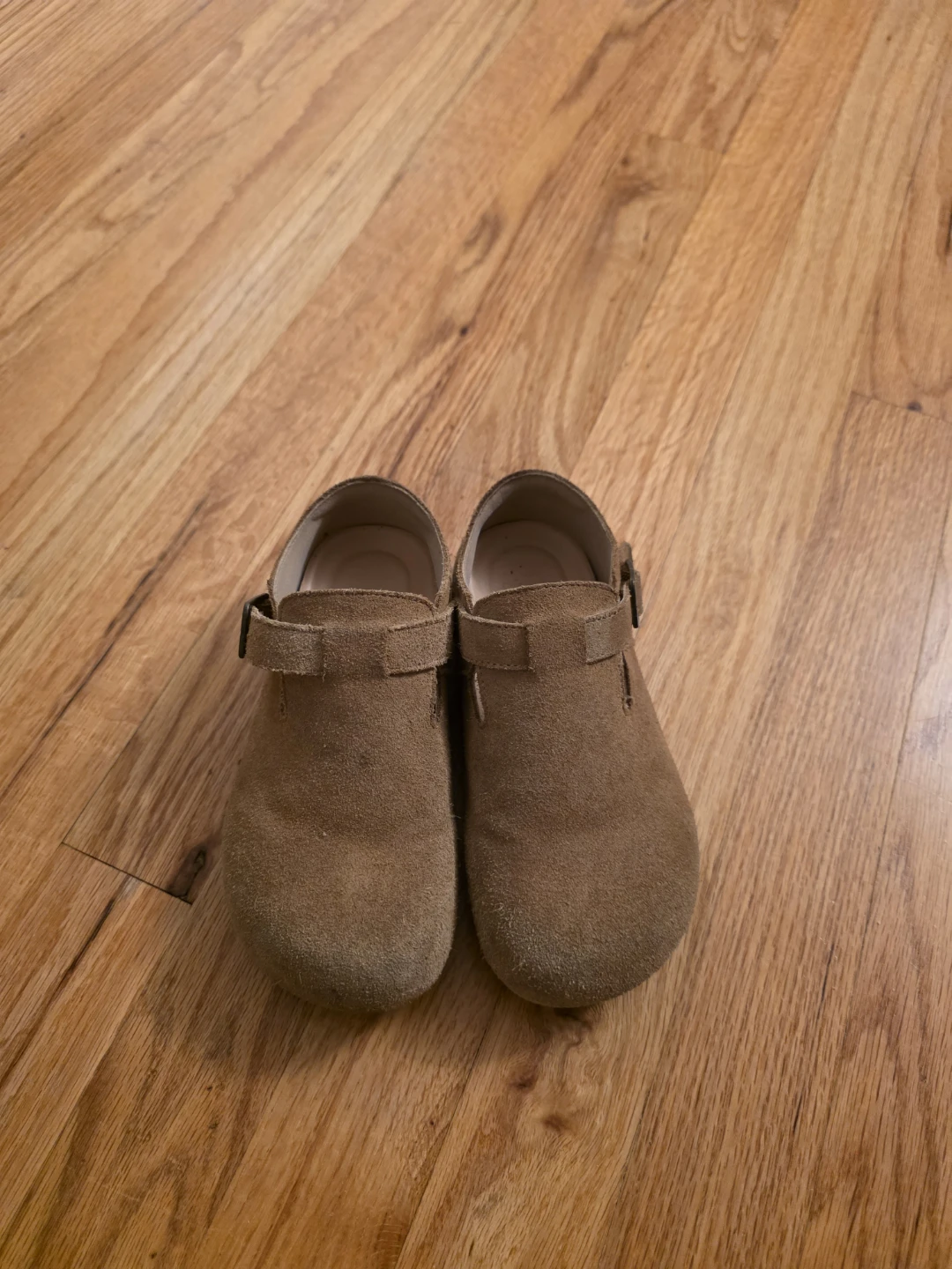 Unisex 11.5 kid shoes