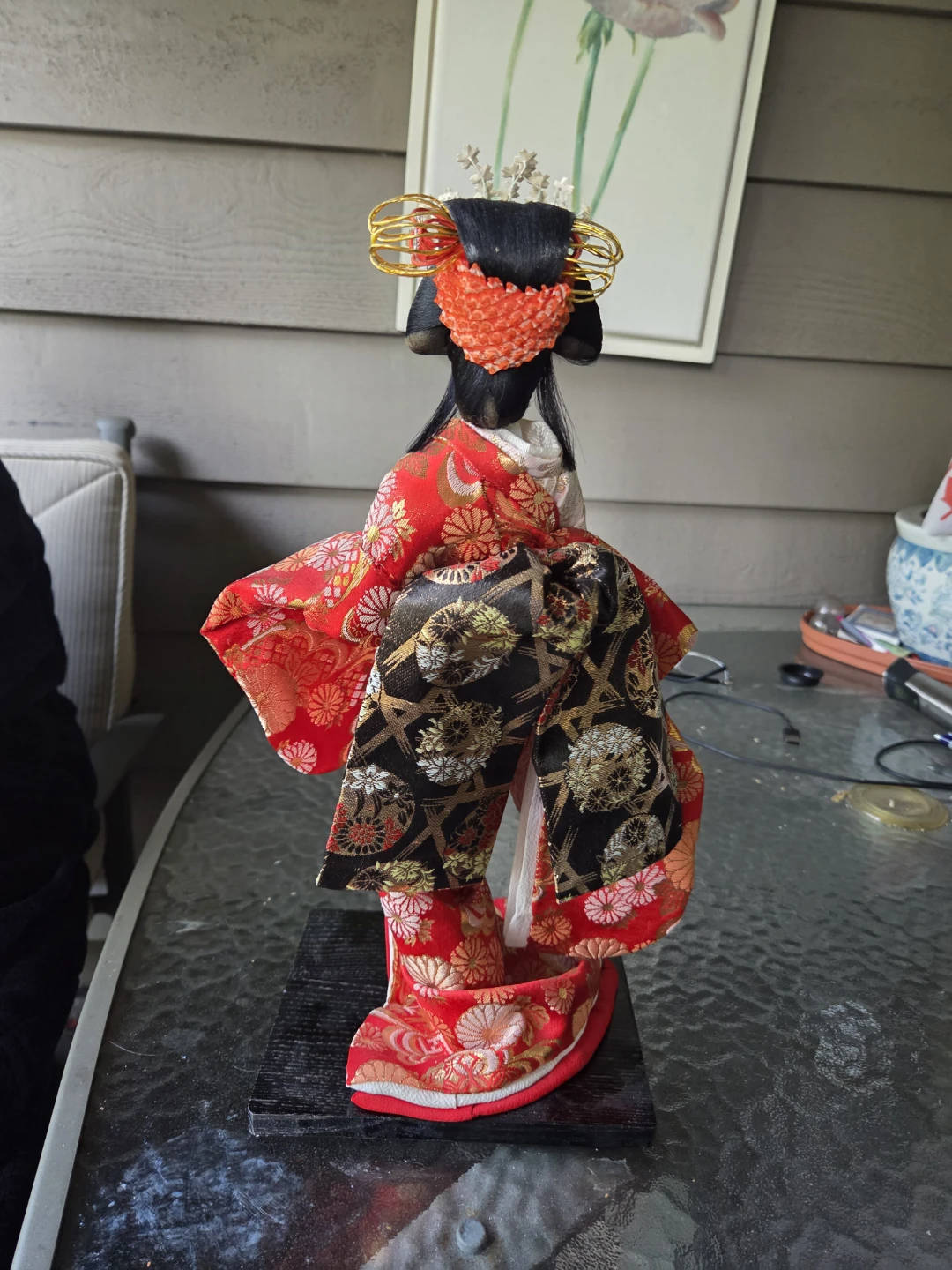 Traditional Japanese Geisha Doll in Glass Display Case - photo 4