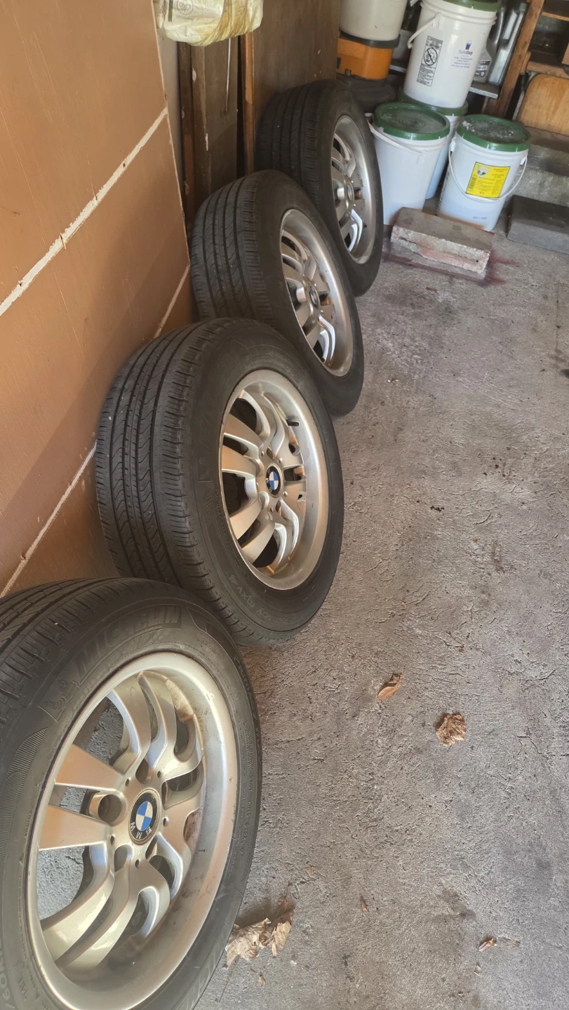 Set of 4 BMW Wheels with Michelin Primacy MXV4 Tires