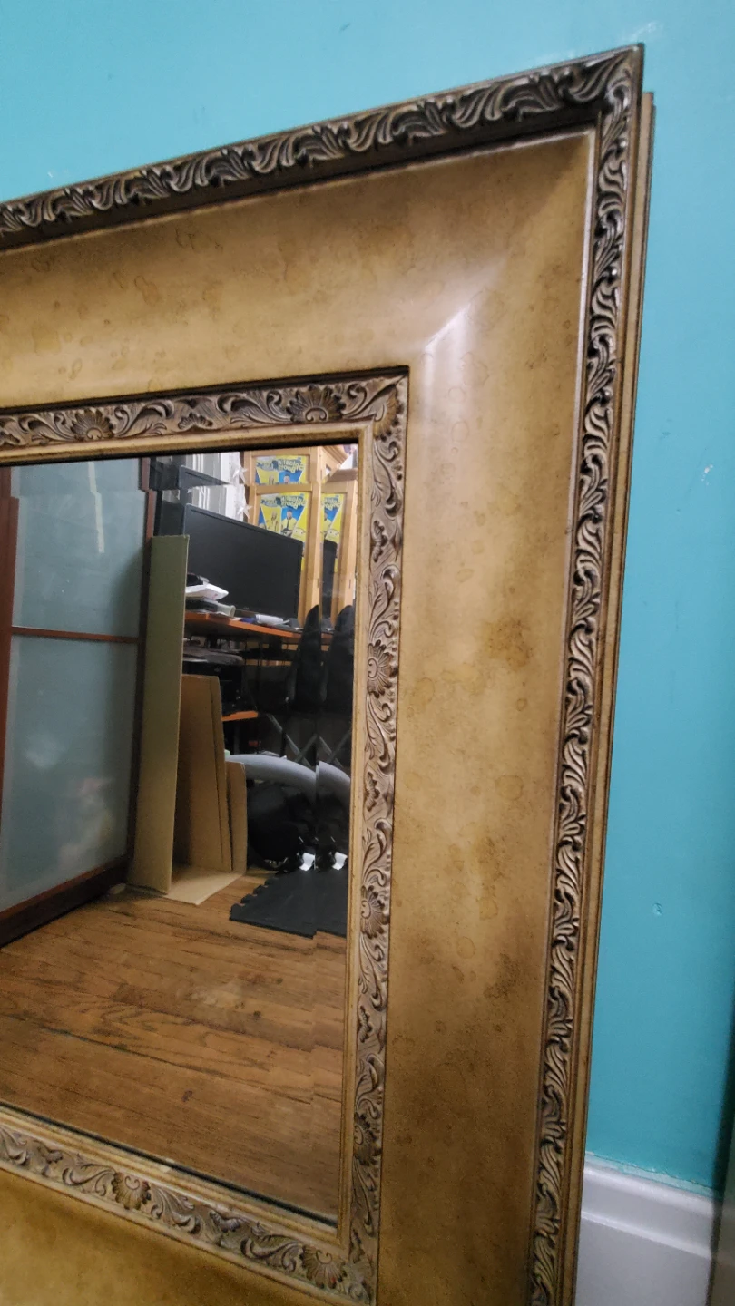 Large ornate wall mirror with gold frame - photo 3