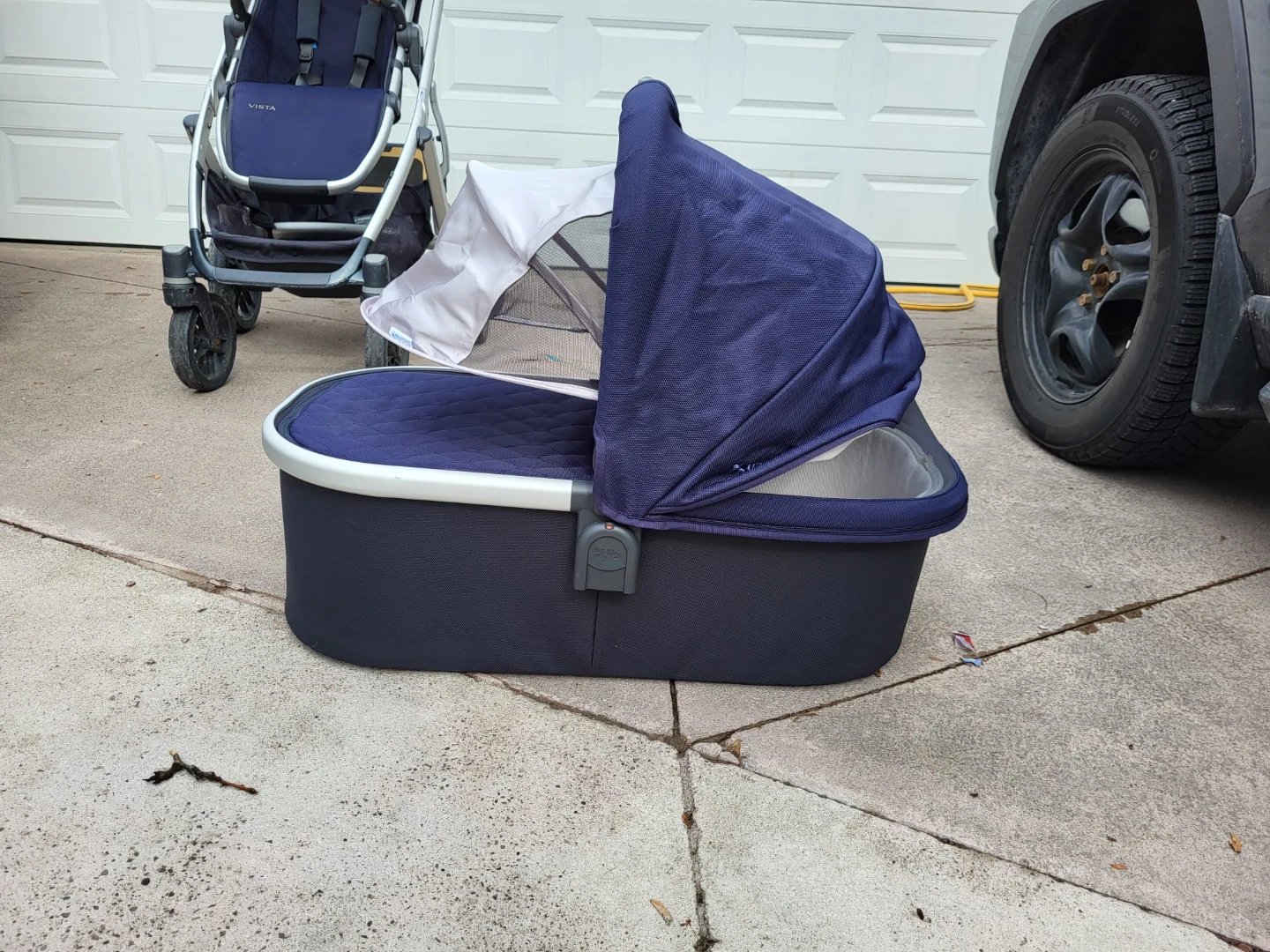 Uppababy vista stroller with bassinet stand and accessories - photo 2