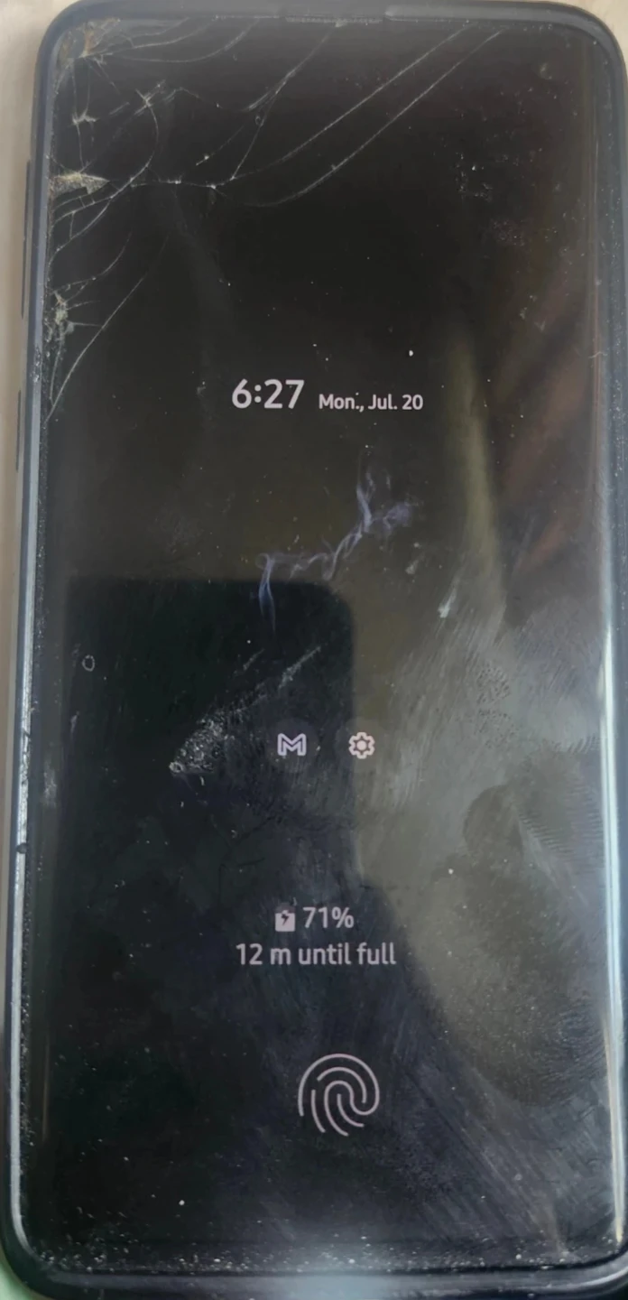Samsung Galaxy S10 128 GB + 64 GB Micro SD - Cracked Screen