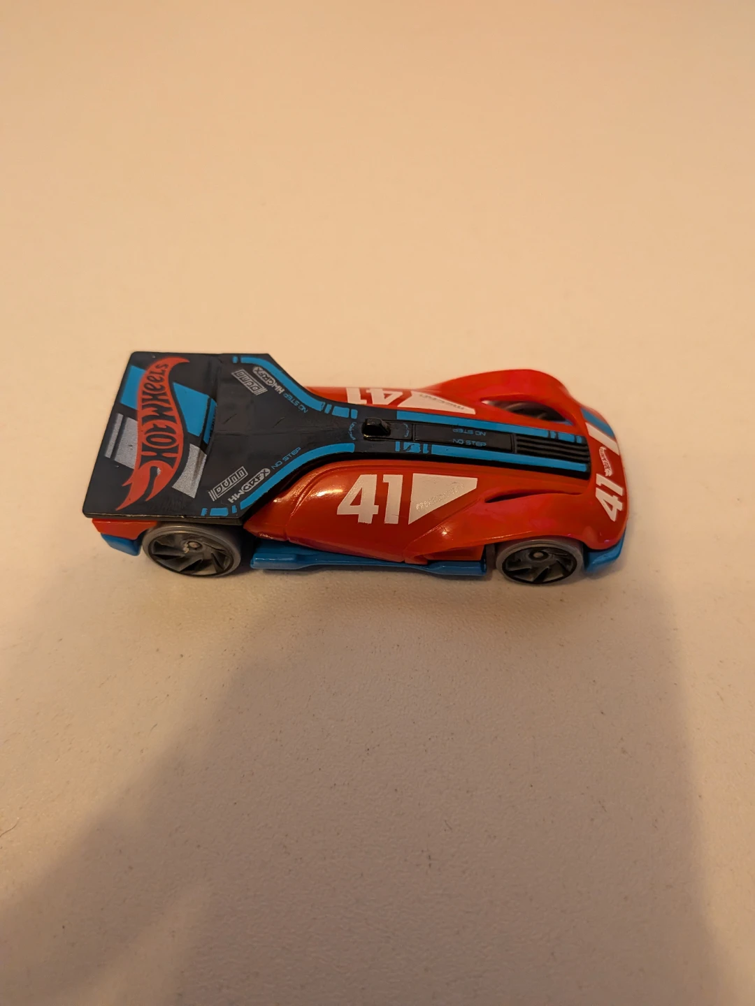 Hot Wheels red and blue race car - photo 2