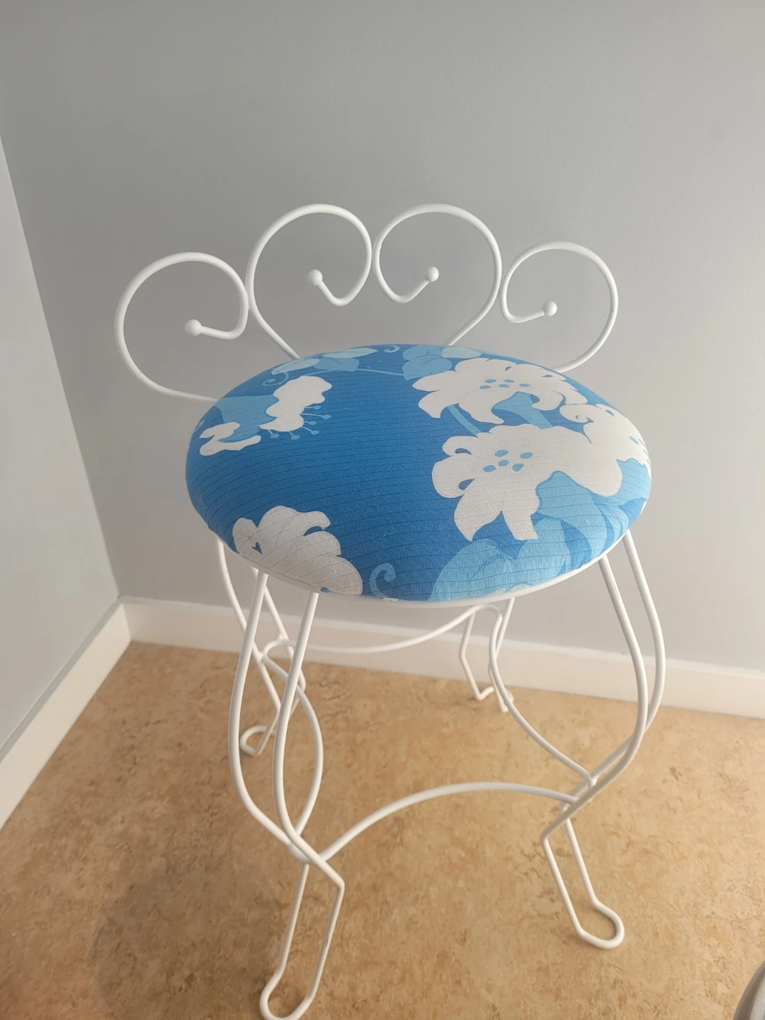 White Vanity Stool with Blue Floral Cushion - photo 2