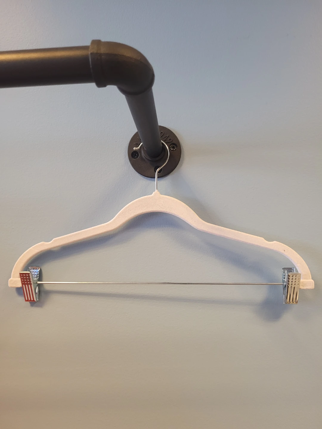 Velvet Non-Slip Hangers  - LIKE NEW!!! - photo 2