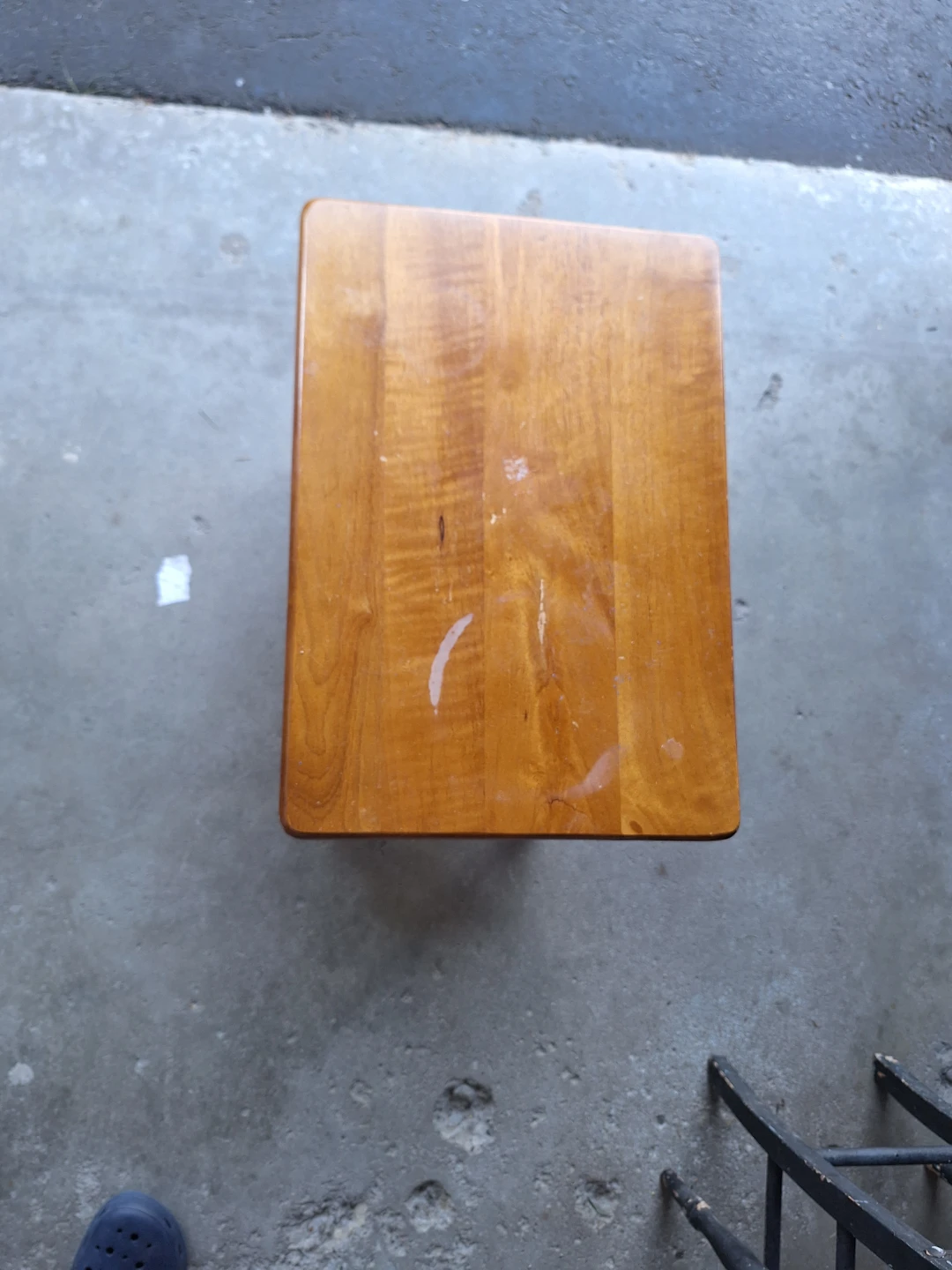 Small wooden end table - photo 2